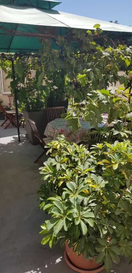 Apartments Dalia House Хвар Экстерьер фото